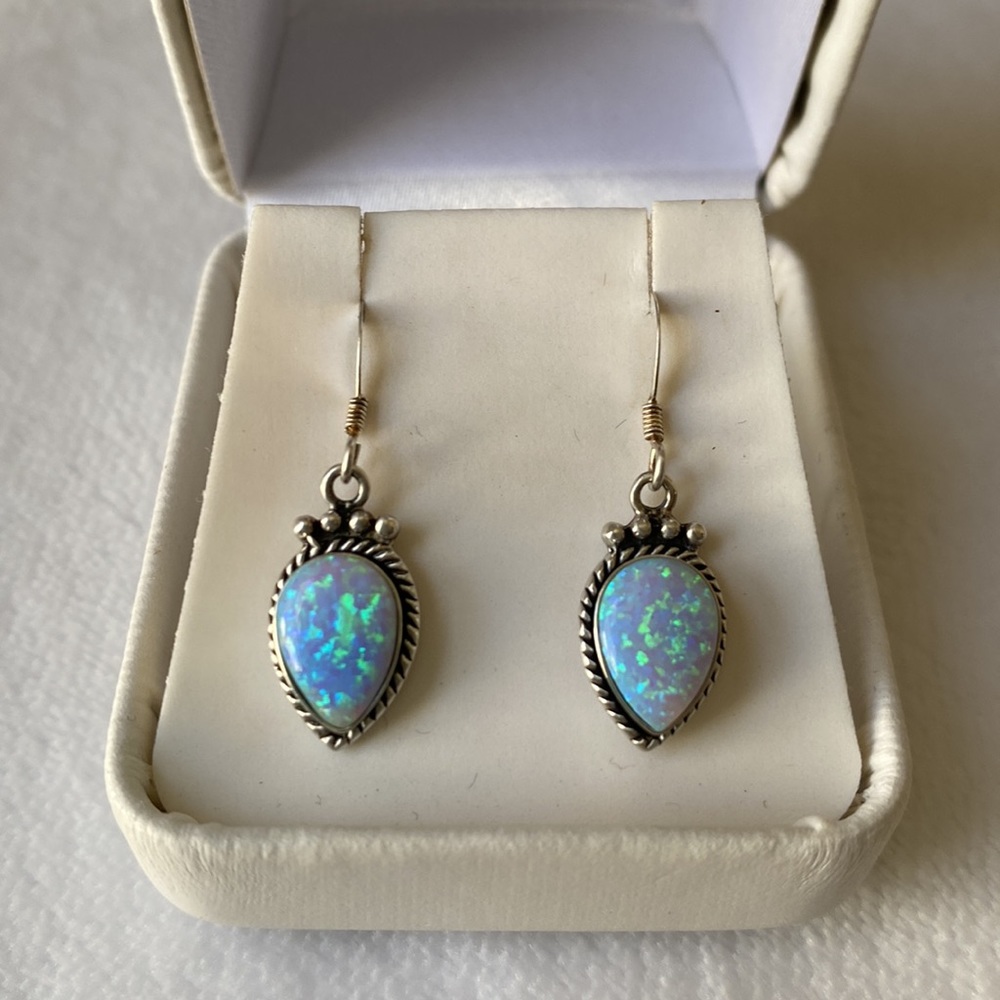 🥀925🥀Sterling Silver Earrings With Simulated Opals - Picture 2 of 3